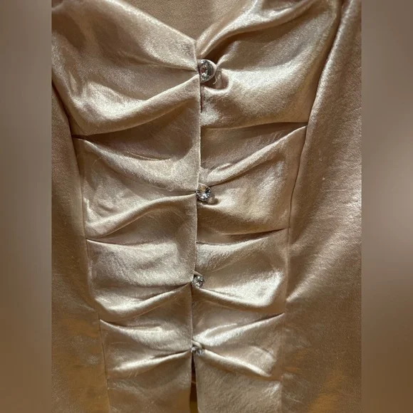 Dressbarn Collection: Elegant Cream Satin Blouse with Rouched Front size (14) - Picture 3 of 8